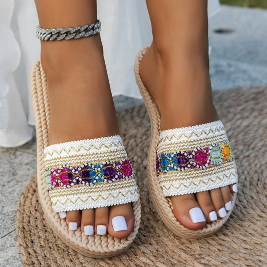 Designerskie klapki damskie Boho z frędzlami