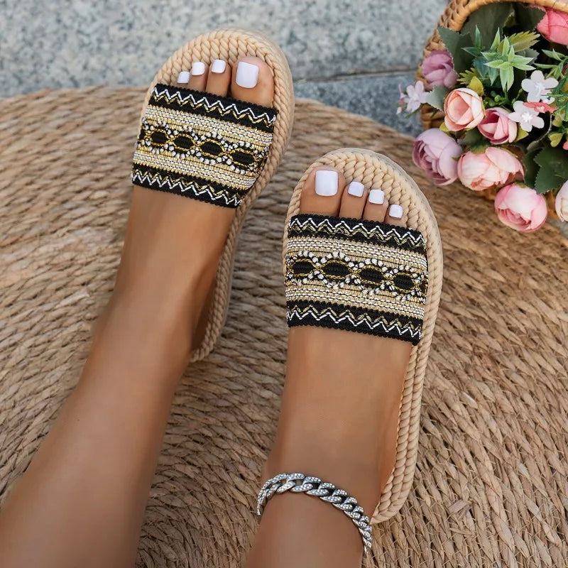 Designerskie klapki damskie Boho z frędzlami