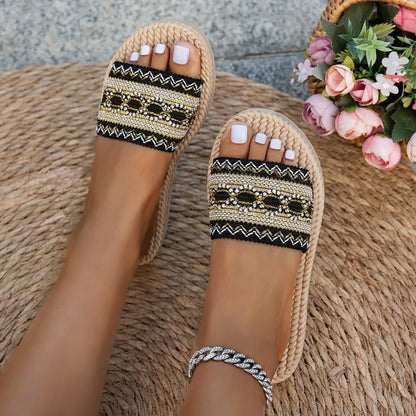 Designerskie klapki damskie Boho z frędzlami